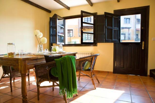 Apartamentos サンティリャーナ・デル・マル エクステリア 写真